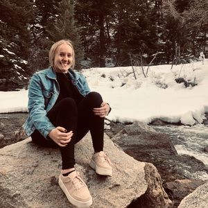 Meet your Posher, Mia